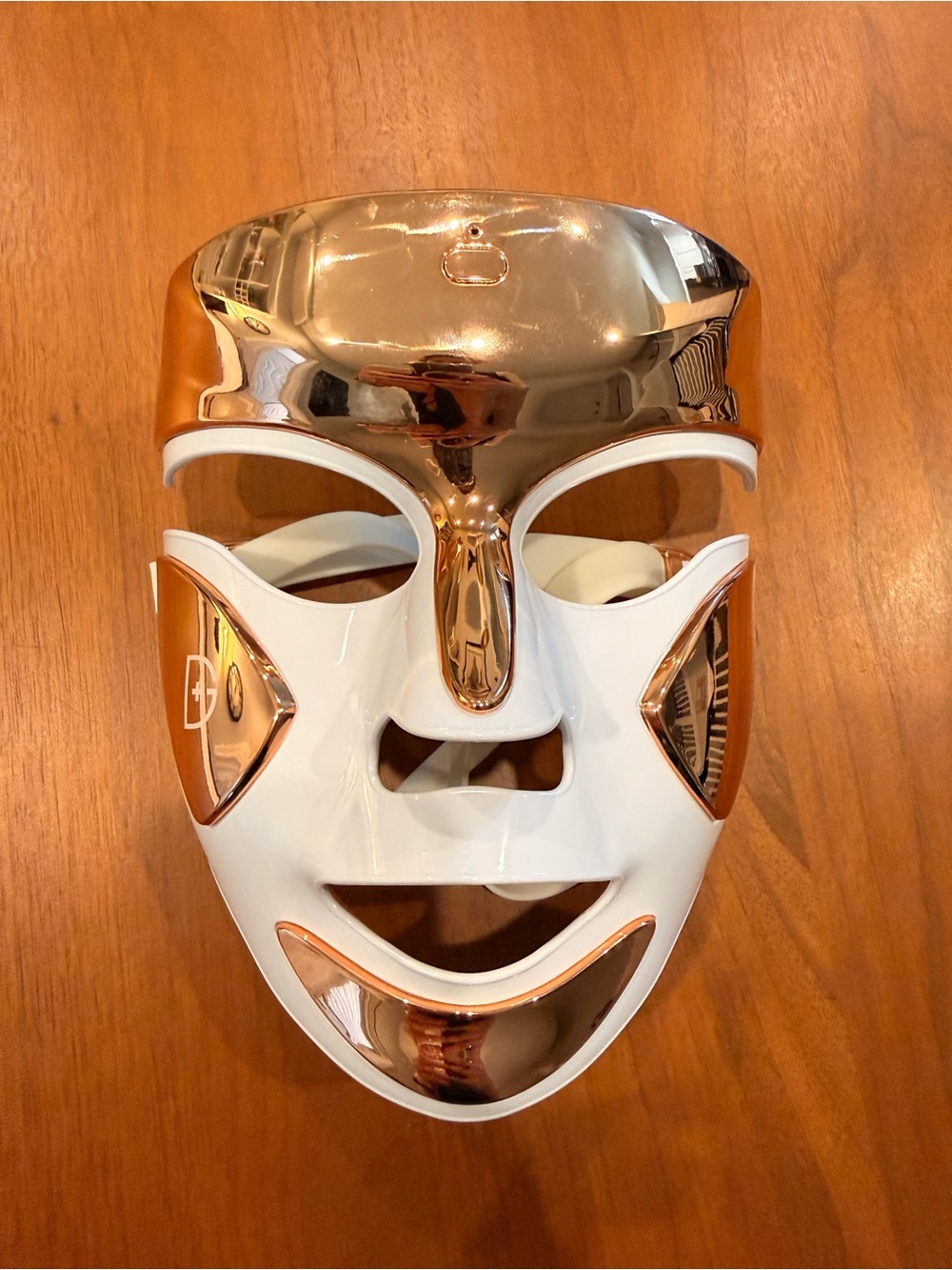 Dr Dennis Gross LED Facial Mask in White and Rose Gold